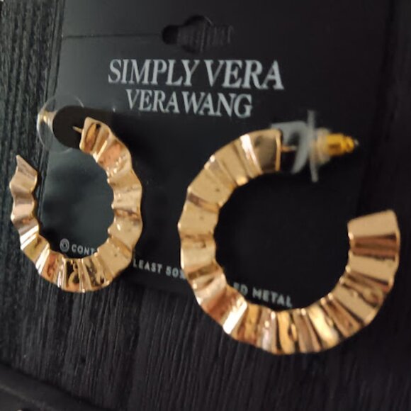 VERA WANG Mod/Contemporary Gold Ripple Textured Hoop Earrings**NEW! - Picture 1 of 3